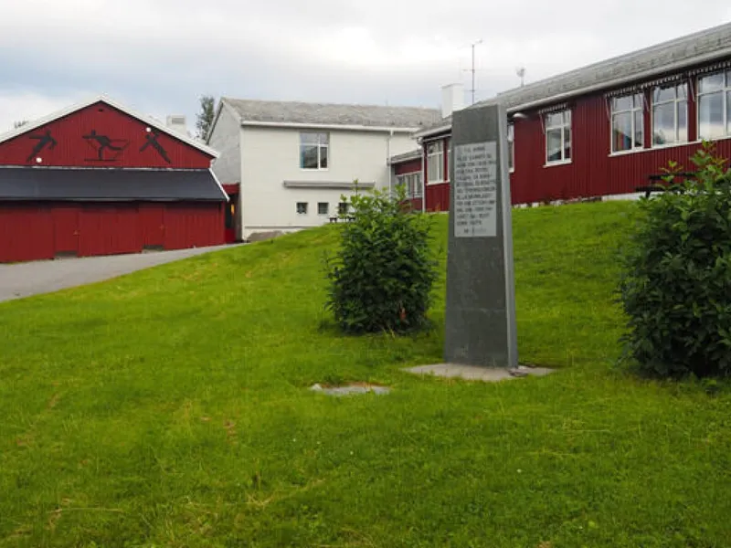 Tverrelvdalen skole i Alta er stengt etter sprekkdannelser. Arkivfoto: Alta kommune.