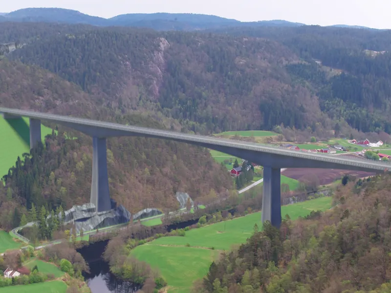 Illustrasjonen viser hvordan broen over Audna i Lindesnes kommune kan se ut.