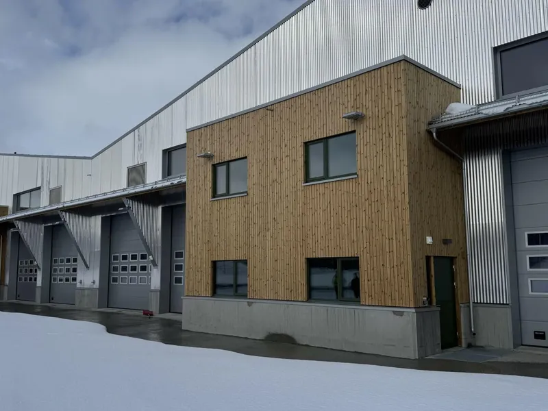 Flerbrukshallene ved Porsangmoen leir i Finnmark skal brukes til lagring av utstyr og materiell.. Foto: Forsvarsbygg