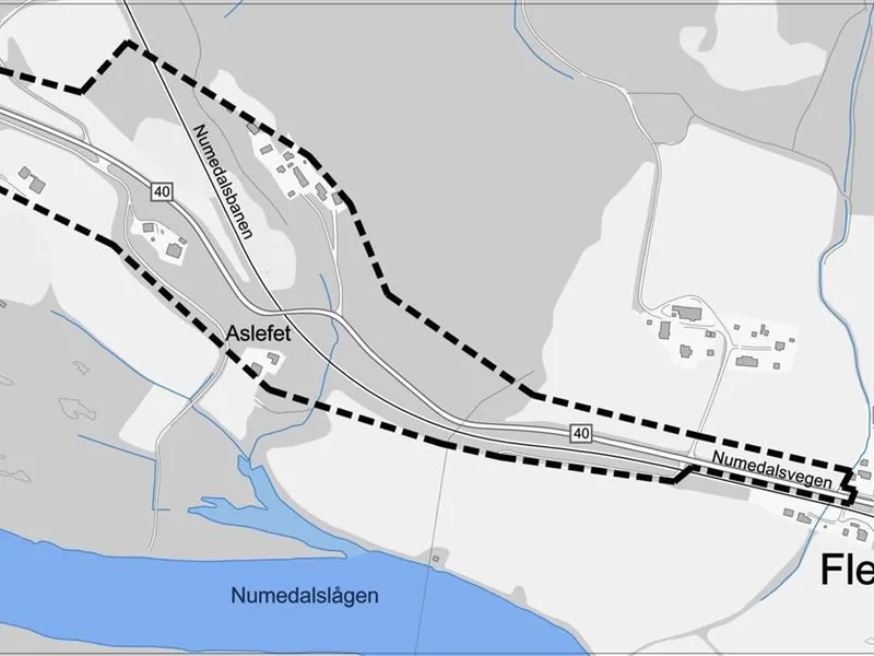 Et kart veier, vann og en stiplete linje som viser varslingsgrensen for reguleringsplanen - Klikk for stort bilde