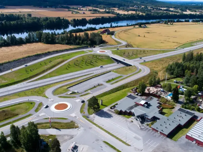 Slomarka næringsområde sett ovenfra. Bildet viser et veiknutepunkt med allerede etablert industri og store åpne flater
