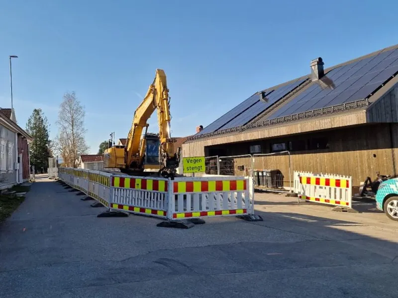 Veiarbeider pågår i Gamle Gomsrudvei. 