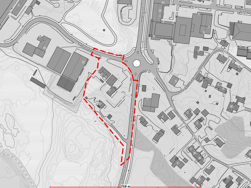 Planområdet er på ca. 9,2 daa. og planavgrensningen er vist på kartutsnittet. Det kan bli aktuelt med mindrejusteringer av planavgrensningen. Hovedadkomst til feltet er tenkt via Stadionveien.