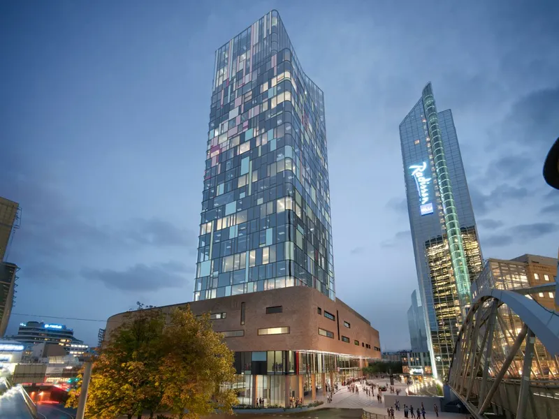 Kontortårnet oppå Oslo Spektrum skal få sitt eget navn. Tanken til arkitektene er at tårnet kommer ned som en pil i bygget. Illustrasjon: LPO ArkitekterNOVA Spektrum / NTB