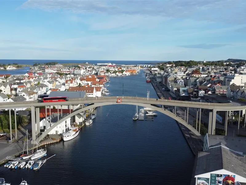 dronefoto av Risøy bru - Klikk for stort bilde