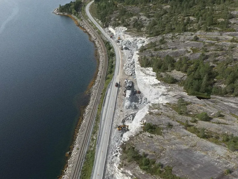 Ytterkleiva er ferdig skredsikret. Nå skal den resterende delen av rv. 80 Sandvika-Sagelva utbedres. Foto: Statens vegvesen.
