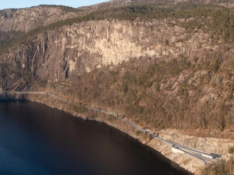 Prosjektområdet strekker seg fra sørsiden av Bjørkåstunnelen til nordsiden av Gåsehellertunnelen i Sirdal kommune, ca. 3-7 km sør for Tonstad. Foto: Agder fylkeskommune.