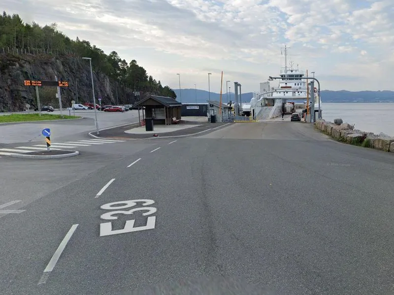 Vestnes ferjekai på E39. Foto: Google maps street view